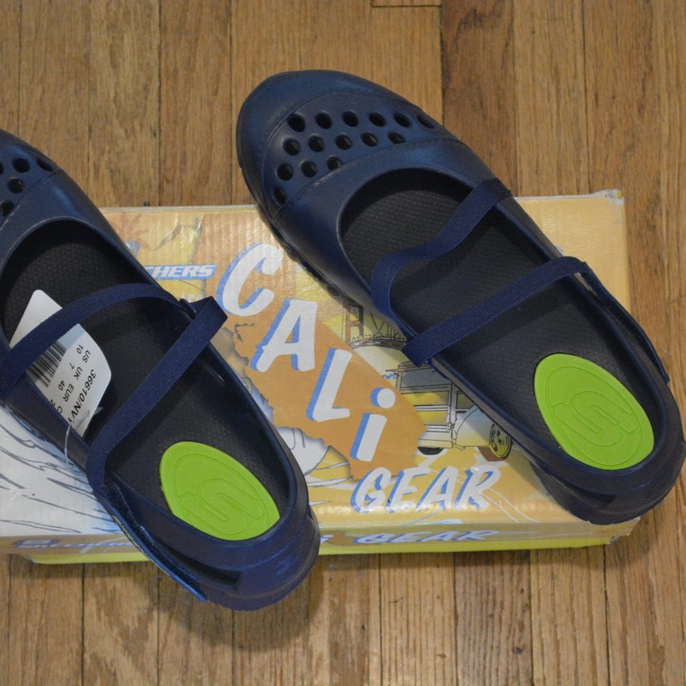 Womens, flats by Skechers, Cali Gear